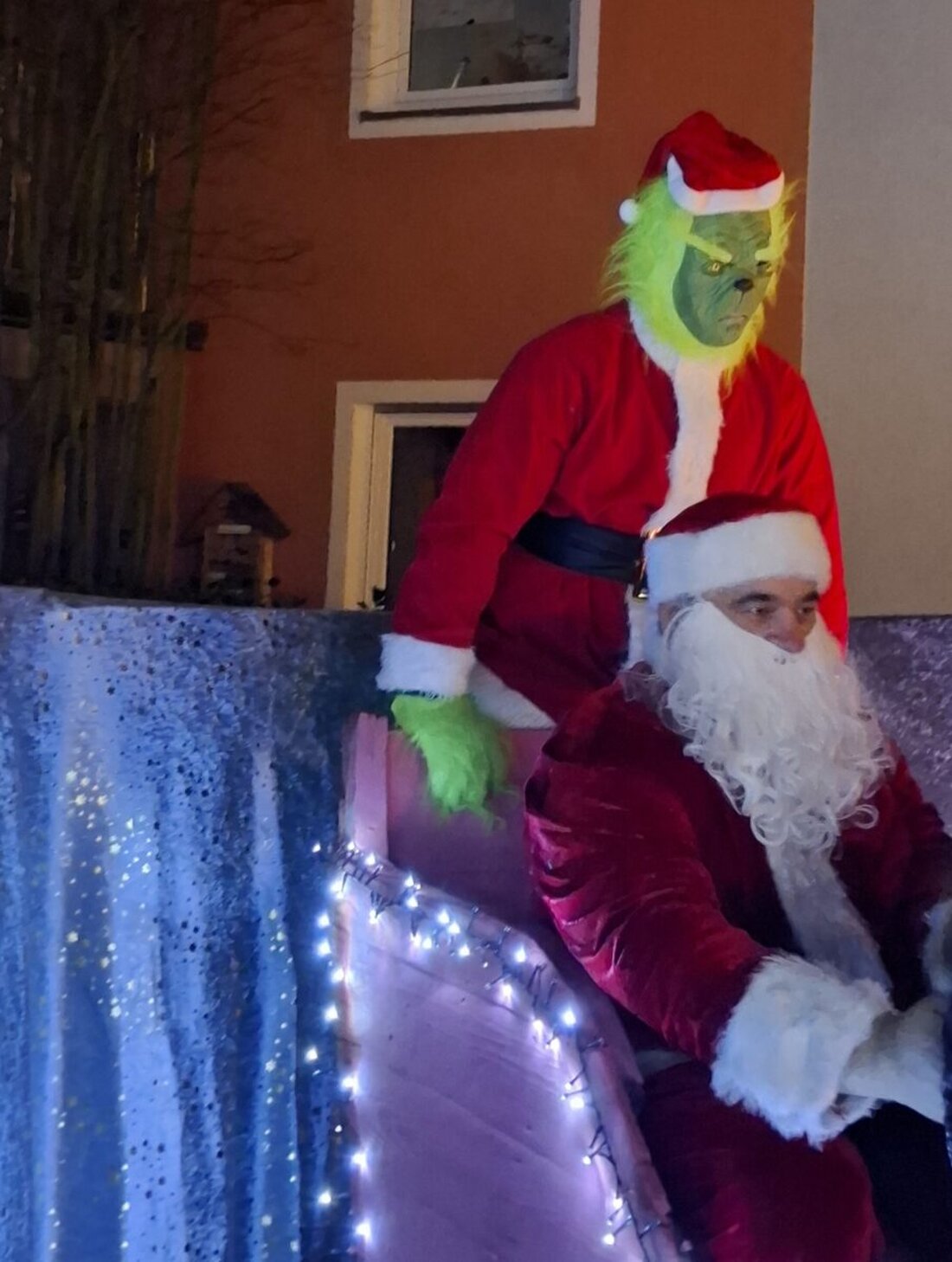 Windischeschenbach. Die Familie Lenk betreibt ein Weihnachtshaus auf Spendenbasis. Unterstützt wird dieses Jahr die 9. Klasse der St.-Felix-Schule in Neustadt.