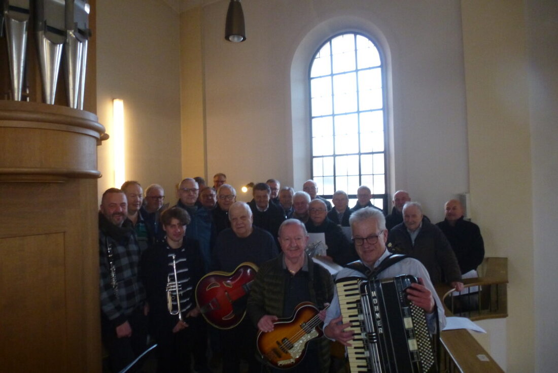 Weiherhammer. Mit einem außergewöhnlichen Hörerlebnis brachten am zweiten Weihnachtsfeiertag der Männergesangverein 1914 Mantel und das Instrumentalquintett den nahezu 400 Besuchern in der Pfarrkirche Heilige Familie zusätzliche Weihnachtsfreude. Es war eine berührende Botschaft für den Frieden, die alle Gläubigen in ihren Herzen mit nach Hause nahmen.