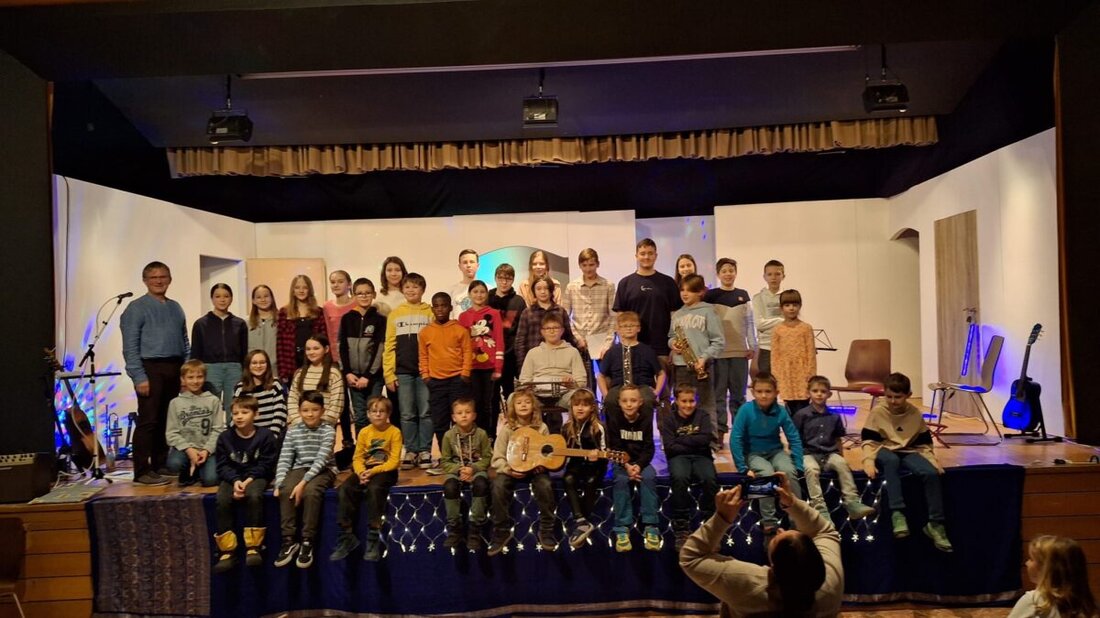 Grafenwöhr. Rund 40 Musikschüler boten ein Weihnachtskonzert mit traditionellen und internationalen Liedern.