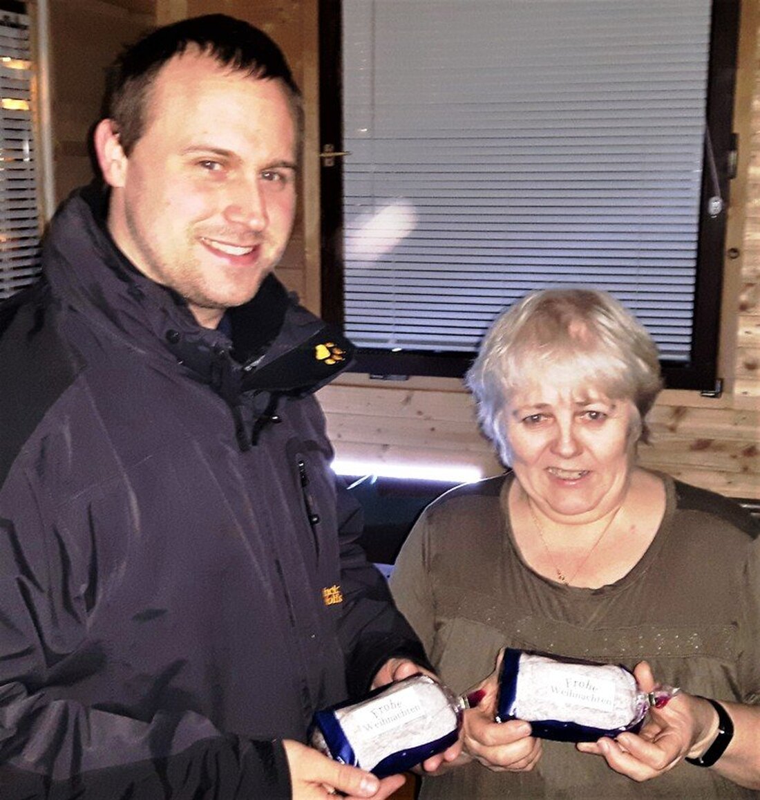 Grafenwöhr. Gerade rechtzeitig zu Weihnachten überreichte ein Bäckermeister 64 selbstgebackene Stollen an den Bürgerladen. Von Renate Gradl Gerade rechtzeitig wurden 64 kleine Stollen fertig, die Bäckermeister Florian Pappenberger für den [&hellip;]