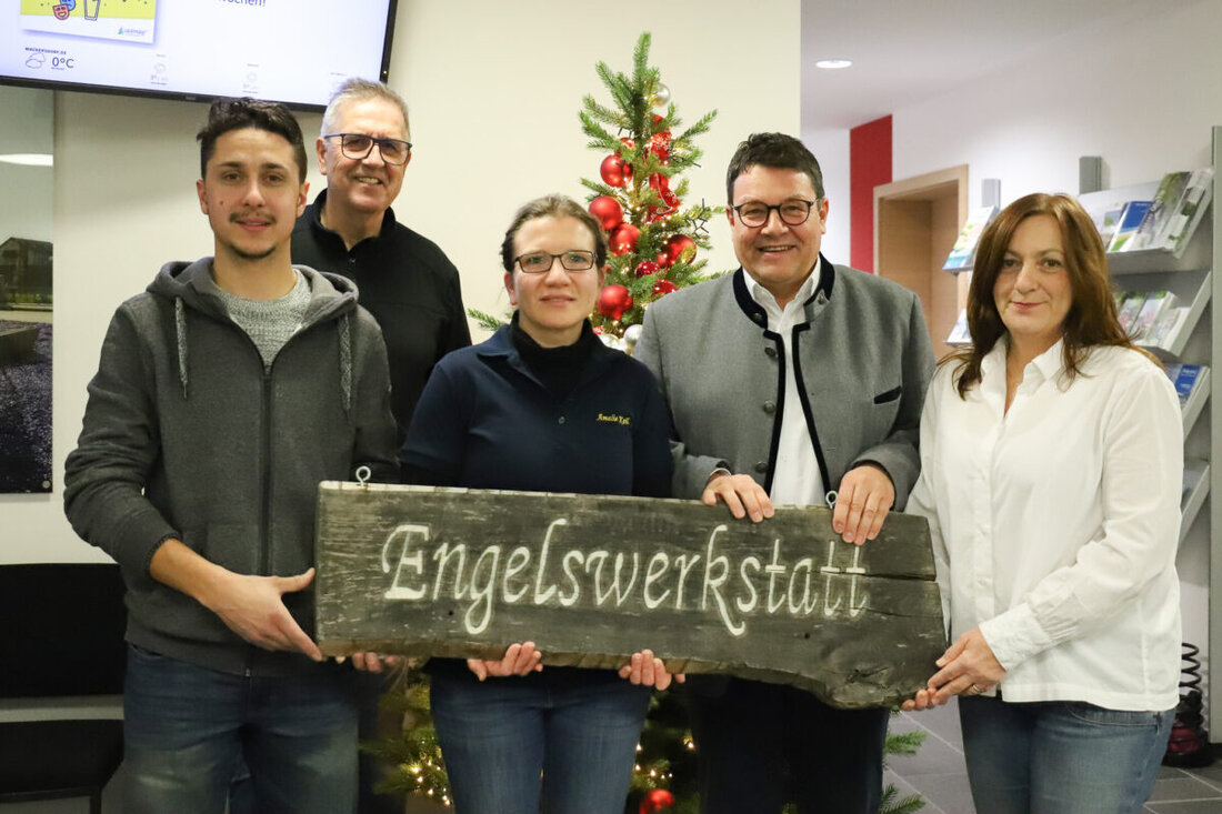 Wackersdorf. Der Weihnachtsmarkt findet vom 6. bis 8. Dezember statt, mit Highlights wie der Engelswerkstatt und einer Show der Groumdeifln.