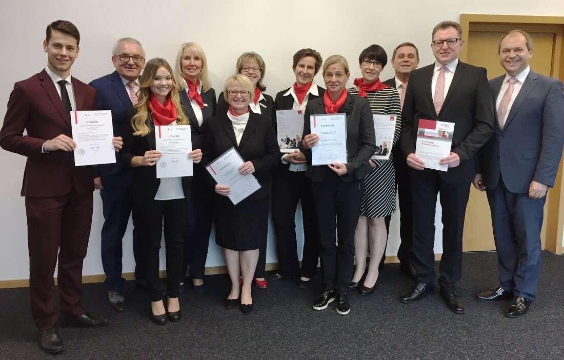 Weiden. Karriere machen – dazu braucht es nicht nur eine gute Ausbildung, sondern genauso auch gute Weiterbildung und die Bereitschaft zum Lernen. Die haben gleich mehrere Mitarbeiter der Sparkasse Oberpfalz Nord [&hellip;]