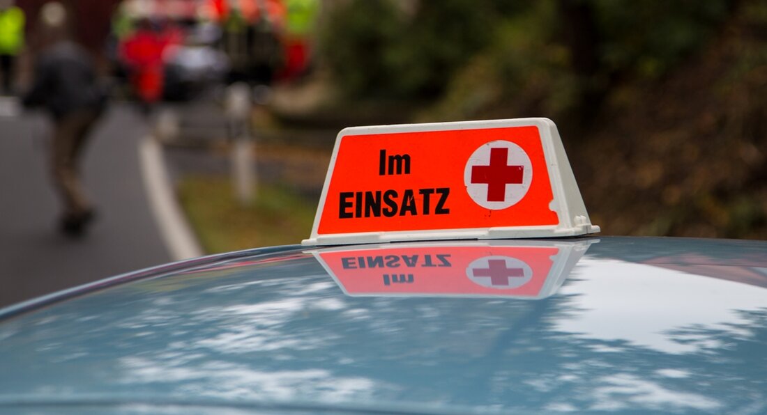 Störnstein. Bei einem Betriebsunfall in Störnstein verletzte sich ein Lkw-Fahrer am Fuß und musste ins Klinikum eingeliefert werden.  Ein Lkw-Fahrer (43) wurde beim Entladen seines Sattelaufliegers am späten Sonntagabend gegen [&hellip;]