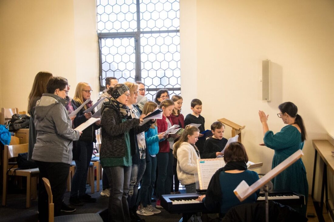 Mantel. Beim Weltgebetstag wurden Teilnehmer eingeladen, den maorischen Gruß "Kia orana" weltweit zu verbreiten, was "Ich wünsche dir ein langes und gutes Leben" bedeutet.