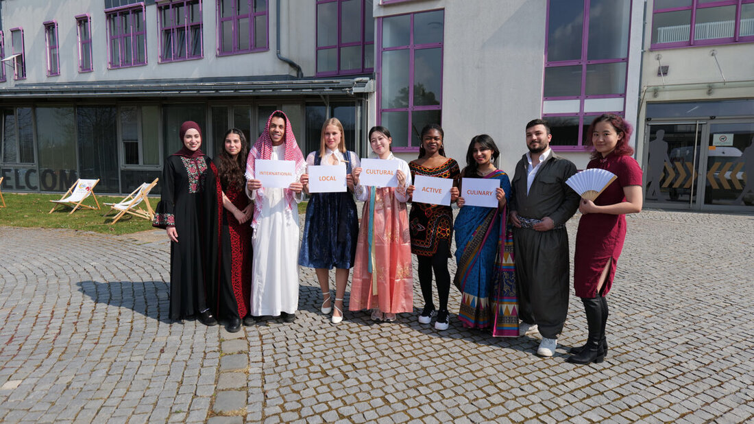 Weiden. Am 22. Mai 2025 lädt der International Day am Campus der OTH Amberg-Weiden von 13.00 bis 19.00 Uhr zu einer kulturellen Weltreise ein. Über 20 Länderzelte bieten Einblicke in globale Traditionen mit Speisen, Musik und Interaktionen.