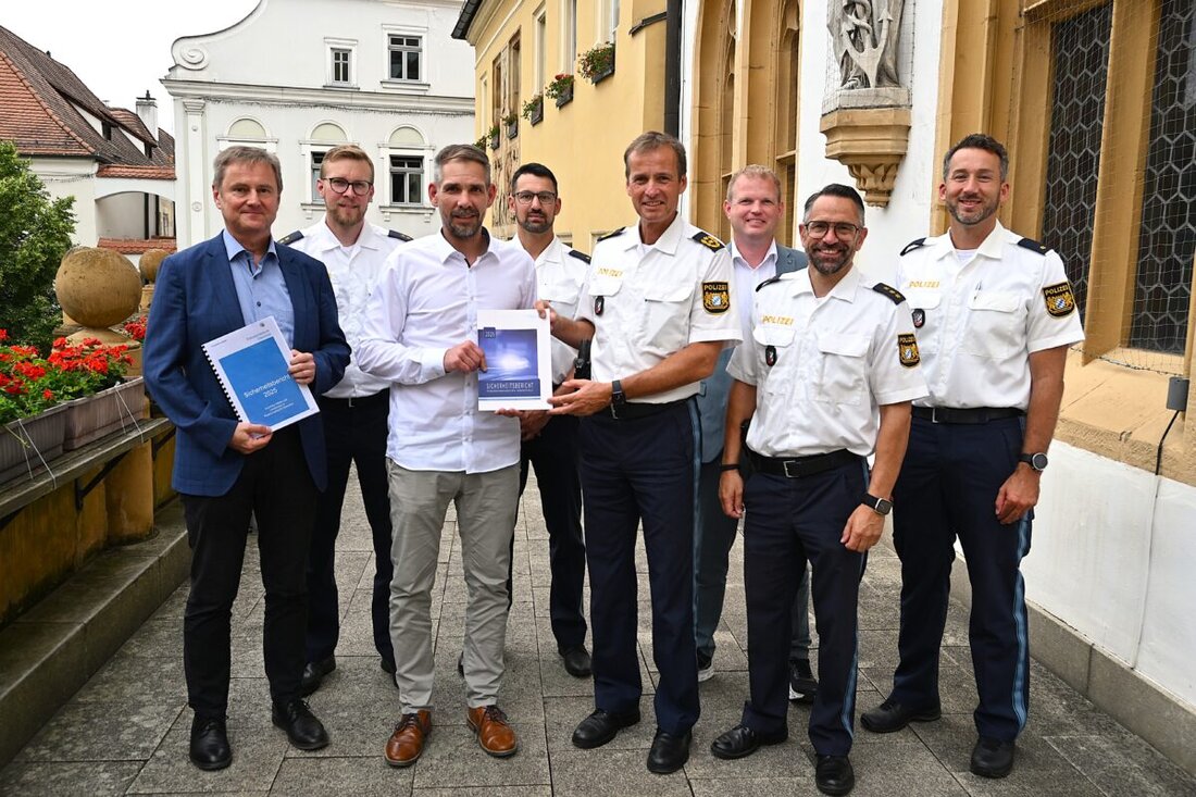 Amberg. Polizei und Stadt ziehen ein positives Sicherheitsfazit: 2.093 Straftaten im Jahr 2025, deutlich weniger als 2024, Aufklärungsquote bei 70,2% und Häufigkeitszahl 4.919. OB Michael Fritz lobt die enge Zusammenarbeit.