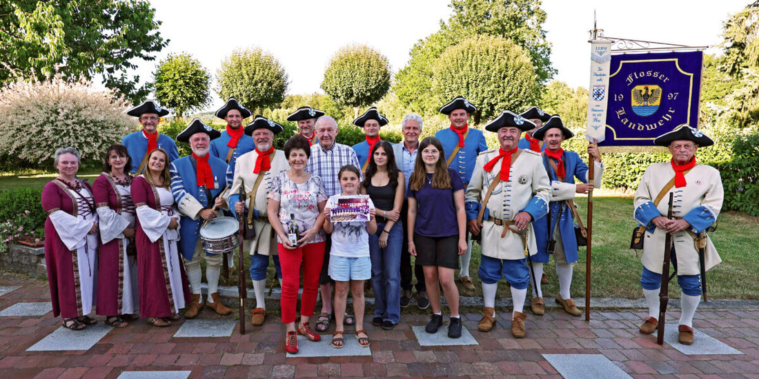 Floß. Werner Bock aus Gösen, ehemaliger Zweiter Bürgermeister und FDP-Politiker, feierte am 30. Juni seinen 75. Geburtstag. Neben seiner politischen Karriere gründete er das Unternehmen "Bock Energietechnik".