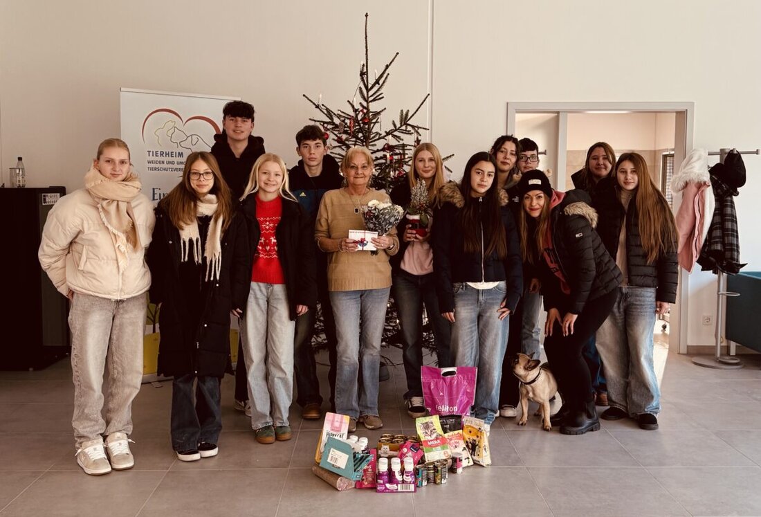 Eschenbach. Die Werte-AG der Wirtschaftsschule organisierte am 25. November einen Spendenpausenverkauf und brachte am 16. Dezember Futter und Geld ins Tierheim Weiden. So lebt die Schule Hilfsbereitschaft und Verantwortung.