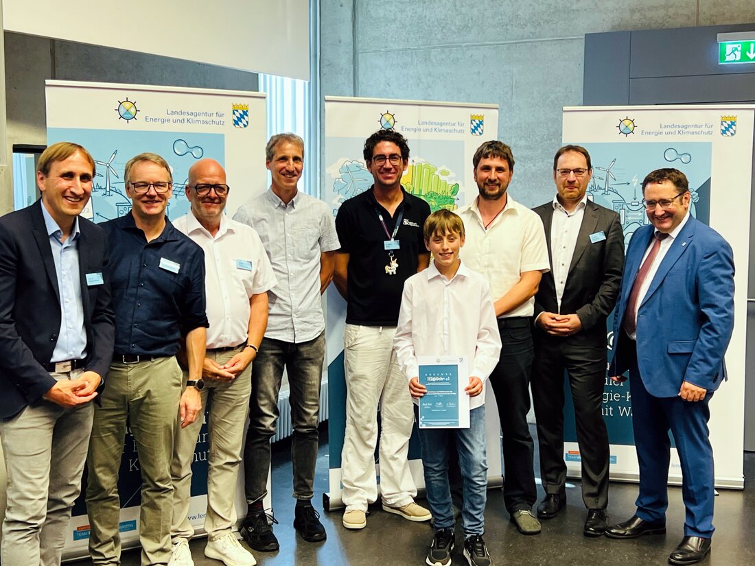 Regensburg. An der OTH Regensburg wurden im Finale des bayernweiten Wettbewerbs H2@School die elf besten Schülerteams geehrt, die Konzepte für eine autarke Stromversorgung in Krisengebieten mit Wasserstoff entwickelten.
