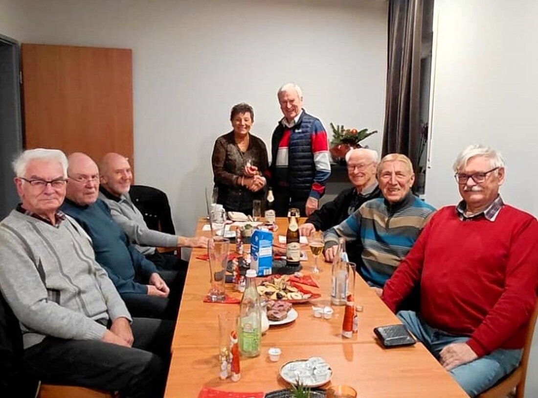 Vierstädtedreieck. Die Senioren von Ver.di ziehen Bilanz: ein Jahr Treffen in der Pension am Schönberg, Fokus auf Tarif- und Sozialpolitik, Rente und Versorgung. Dank an Christa Armann, Fortsetzung im nächsten Jahr.