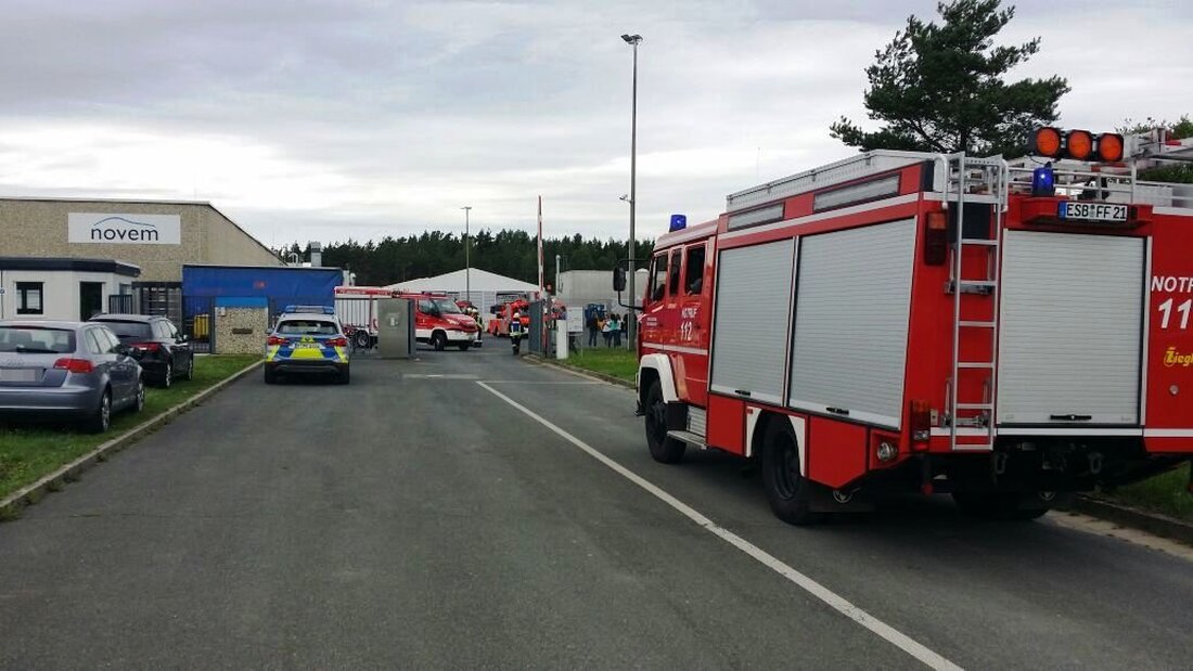 Eschenbach. Wegen starker Rauchentwicklung mussten mehrere Mitarbeiter einer Firma im Industriegebiet evakuiert werden.  Laut erster Meldungen war eine starke Rauchentwicklung in einer Halle Grund für den Feuerwehreinsatz. Die Einsatzkräfte sind [&hellip;]
