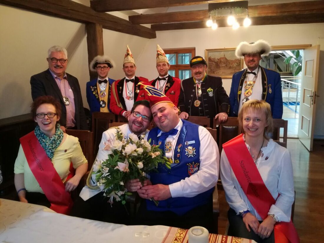 Neustadt/Floss. Die Faschingssaison ist in vollem Gange. Da dürfen natürlich auch die Hofmarschälle der Vereine nicht fehlen. Die haben sich vor ein paar Jahren zu einem eigenen Stammtisch samt Standarte [&hellip;]