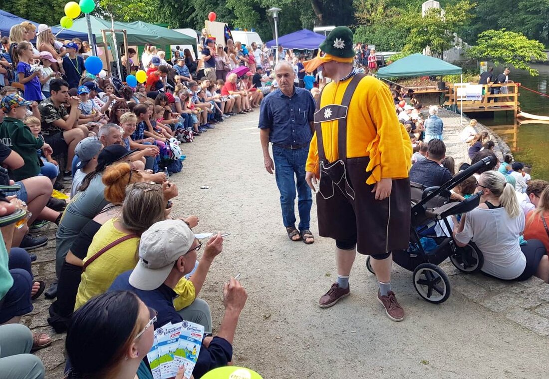 Weiden. Remmi-Demmi im Max-Reger-Park: Das Kinderbürgerfest lockte am Sonntag tausende Besucher nach Weiden – vor allem die Kleinsten hatten an den zahlreichen Ständen der Vereine ihren Spaß. Von Yvonne Fichtl [&hellip;]