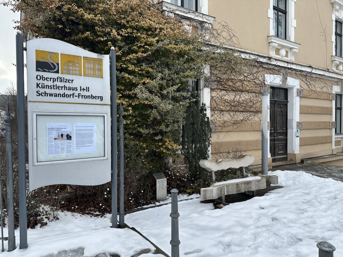 Schwandorf-Fronberg. Der barrierefreie Umbau des Oberpfälzer Künstlerhauses in der Kebbel-Villa macht Fortschritte: Aufzug, schwellenlose Übergänge und Leitsysteme entstehen. Die Wiedereröffnung ist für April 2026 geplant.