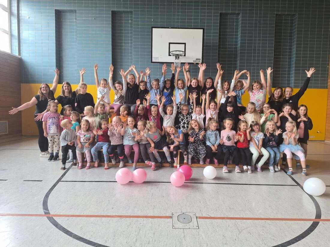 Waidhaus. Die AWO-Kindertanzgruppe „Wild Chixx“ wächst seit 2010: von drei Anmeldungen zu 47 Kindern, im Januar 2026 wohl 56. Getragen von Ehrenamt, AWO-Rückhalt und vhs-Workshops tanzen sie mit Spaß und Teamgeist.