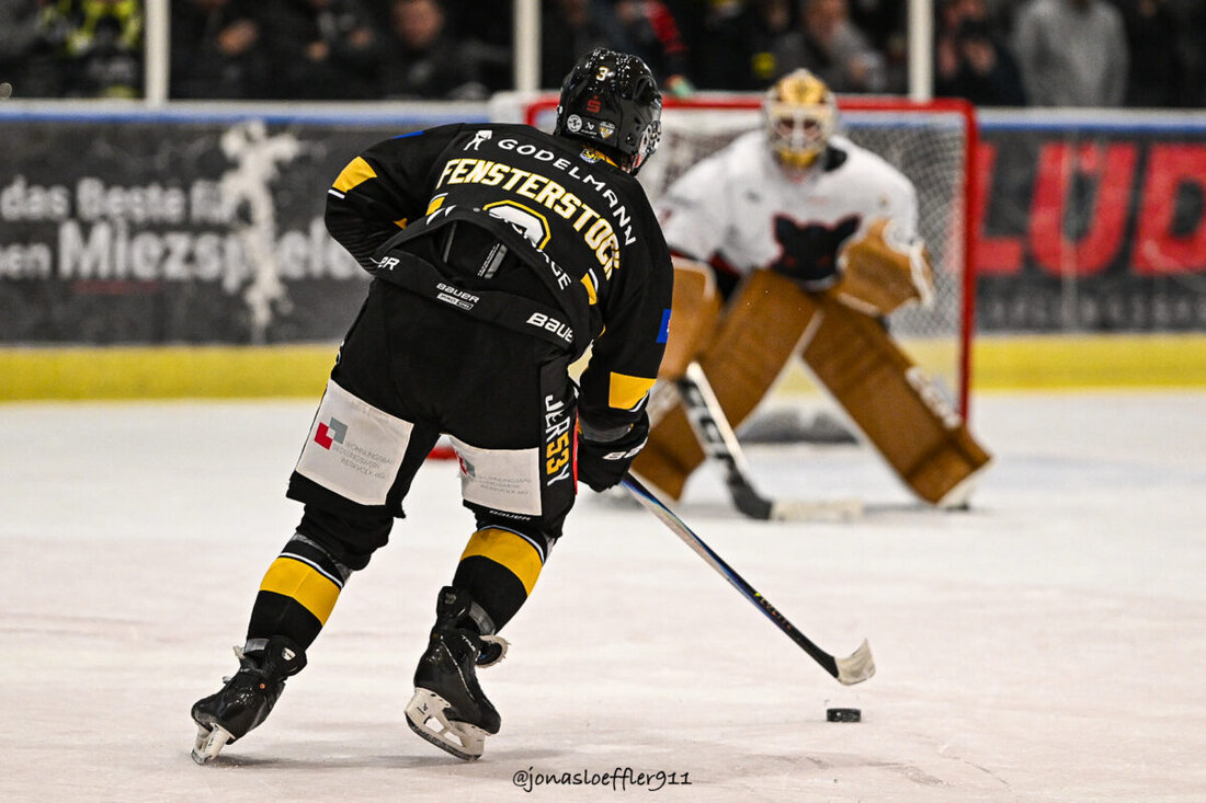 Amberg. Testspiel mit Liga-Nervenkitzel: Die Wild Lions des ERSC Amberg besiegen die Dingolfinger Isar Rats vor 281 Zuschauern nach Verlängerung und Penaltyschießen mit vier zu drei. Matchwinner ist Cooper Fensterstock.