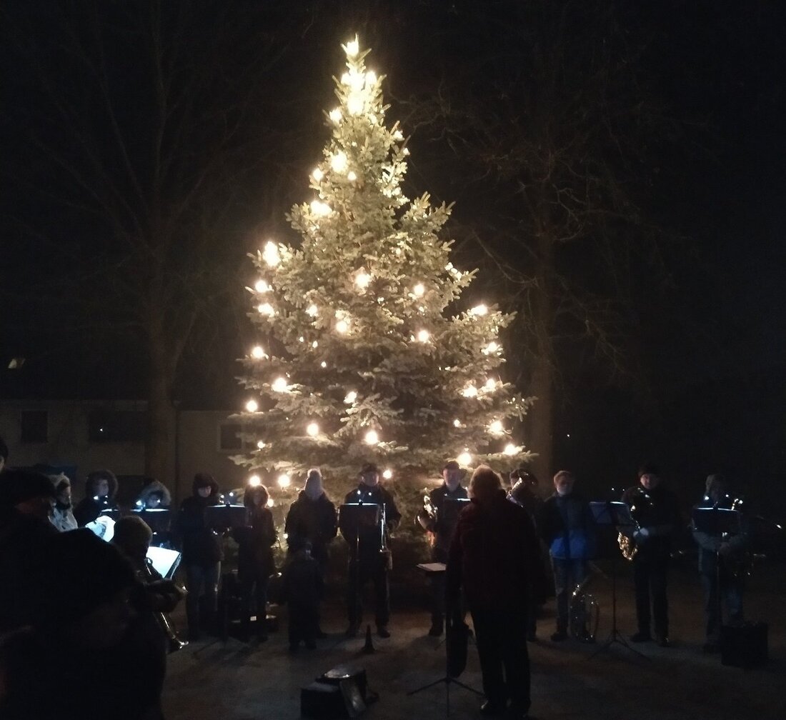 Wildenreuth. Über 120 Besucher fanden sich zur Dorfweihnacht des OWV Wildenreuth ein. Neben einer Weihnachtsgeschichte und kulinarischer Versorgung erwartete die Gäste auch der Nikolaus samt Krampus.   Der erste Vorstand Siegfried [&hellip;]