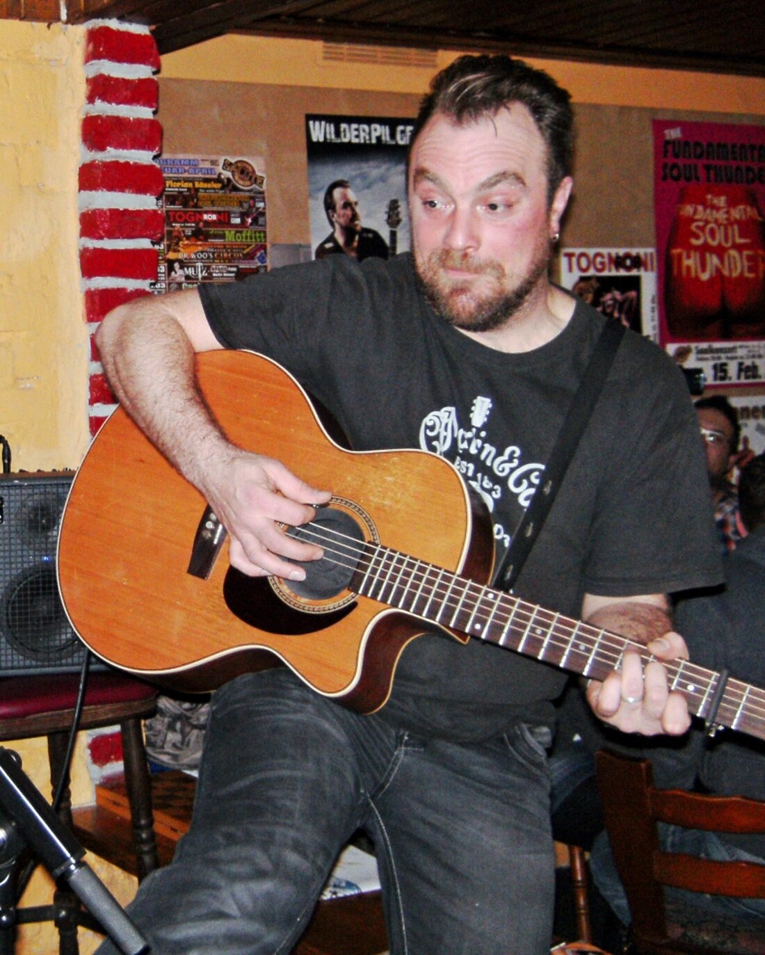 Rothenstadt. Der “Wilde Pilger” besucht am Freitag das Salute. Das Beste daran? Der Eintritt ist frei.  „WilderPilger“ – das klingt nach einem christlichen Liedermacher, der auf Deutsch von heiler Welt [&hellip;]