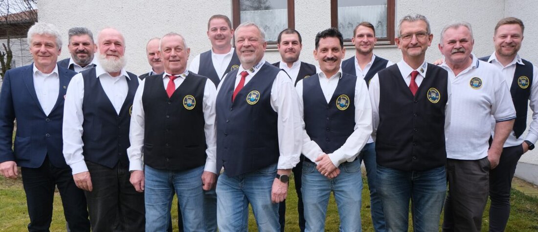 Floß. Die Flosser Landwehr hielt ihre Musterung in Bergnetsreuth unter besonderen Vorzeichen ab. Nach dem Rücktritt von Franz Schmidt nach 17 Jahren übernahm Willy Hirsch; die Vorstandschaft wurde einstimmig gewählt.