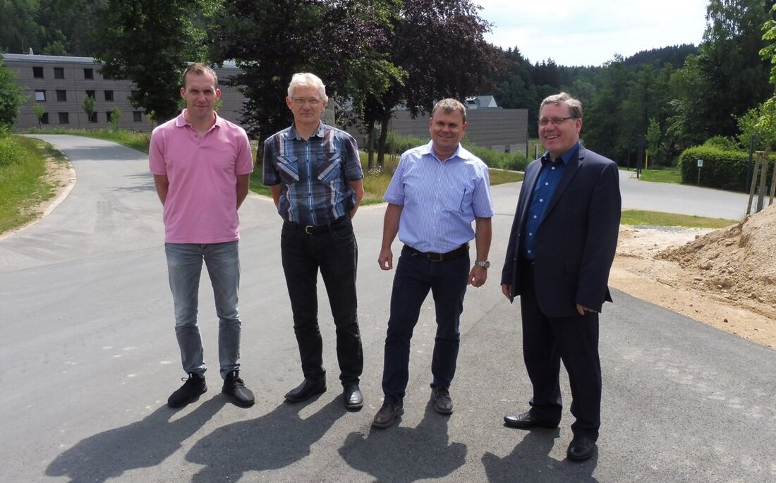 Windischeschenbach. In den letzten Tagen hat die Stadt die Zufahrtsstraße zum Haus Johannisthal neu asphaltiert. Die Maßnahme erfolgte in enger Abstimmung mit der Leitung des Hauses, um den Betrieb dort [&hellip;]