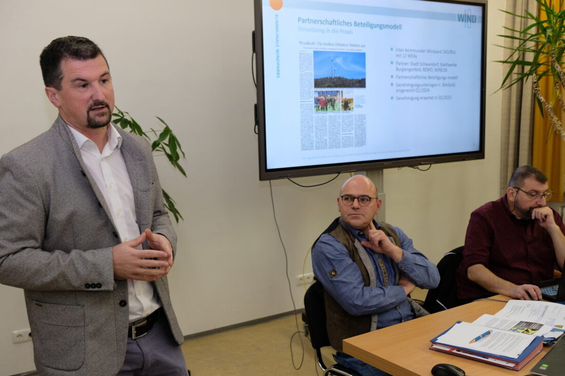 Schlammersdorf. Windräder in den Privatwäldern? Menschen- und naturverträglich soll die Errichtung von Windrädern sein. Eine gewisse Goldgräberstimmung lässt dieses Credo hintan stehen, wie in vielen Kommunen festzustellen ist.