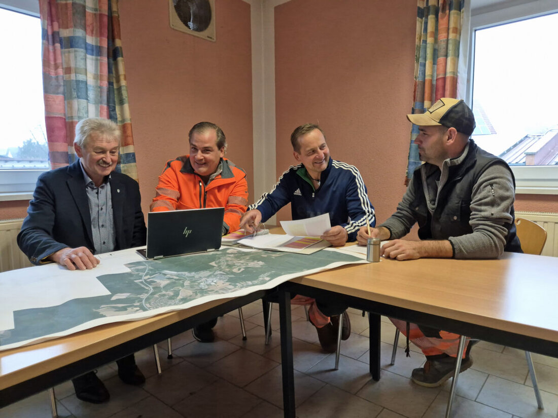 Maxhütte-Haidhof. Die Stadt ist für den Winterdienst gerüstet: 80 Tonnen Salz im Bauhof, 300 Tonnen im Salzhotel und eine Soleanlage mit 30.000 Litern. Ab vier Uhr Kontrolle, ab fünf Uhr im Einsatz: zehn Mitarbeiter.