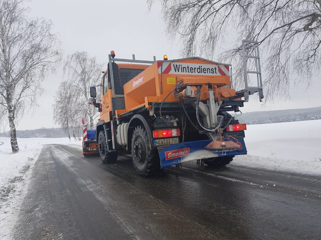 Amberg. Die Stadt weist auf die allgemeine Räum- und Streupflicht im Winter hin, die Gehwege müssen werktags ab 7 Uhr und sonntags ab 8 Uhr von Schnee und Eis befreit sein.