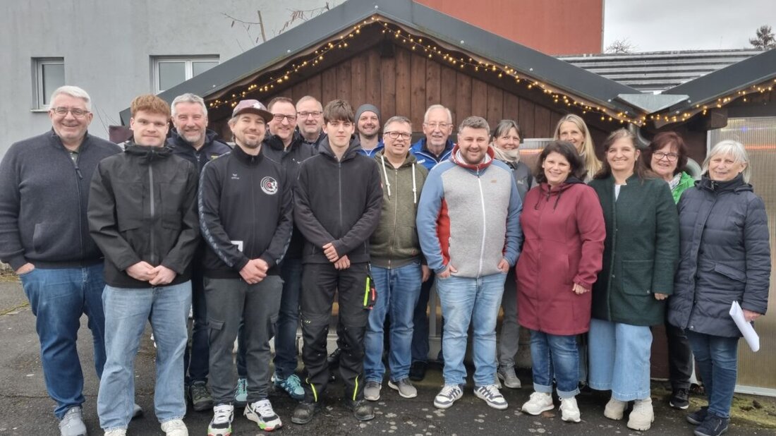 Raigering. Der Winterzauber feiert Jubiläum und lädt zum fünften Mal in „Raigerings Mitte“ ein. Das Fest steigt am Samstag, 21. November 2026, ab 15 Uhr; es wurde vom Nikolaustag vorverlegt. Bewerbungen sind willkommen.