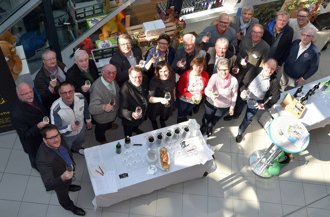 Weiden. Zweimal jährlich, im Frühjahr und im Herbst, kommen die Winzer aus der Partnerstadt Weiden am See ins oberpfälzische Weiden, um ihre exzellenten, prämierten Erzeugnisse vorzustellen. In diesem Jahr luden [&hellip;]