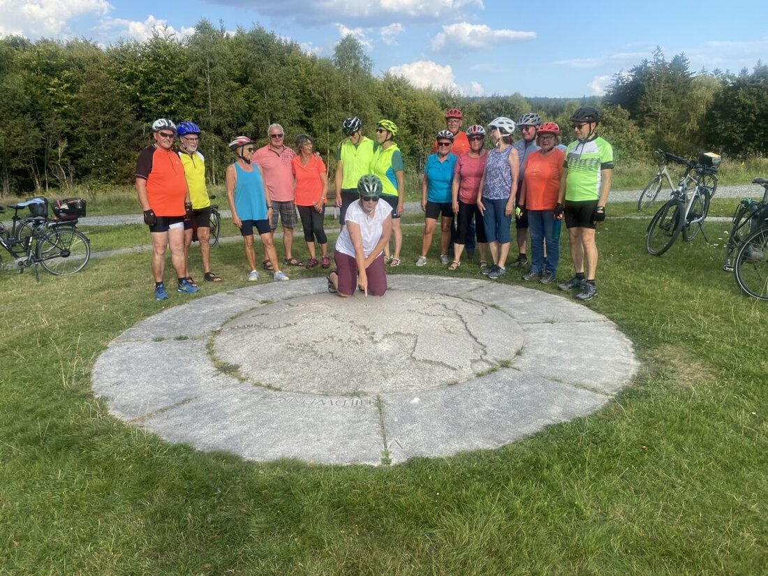 Nordoberpfalz. Ab sofort finden jeden Donnerstag ab 17 Uhr entspannte Radeltouren über 30 Kilometer statt, geeignet für alle Fitnesslevel. Gemeinschaft und Brotzeit im Kooperatorenhaus runden die Tour ab.