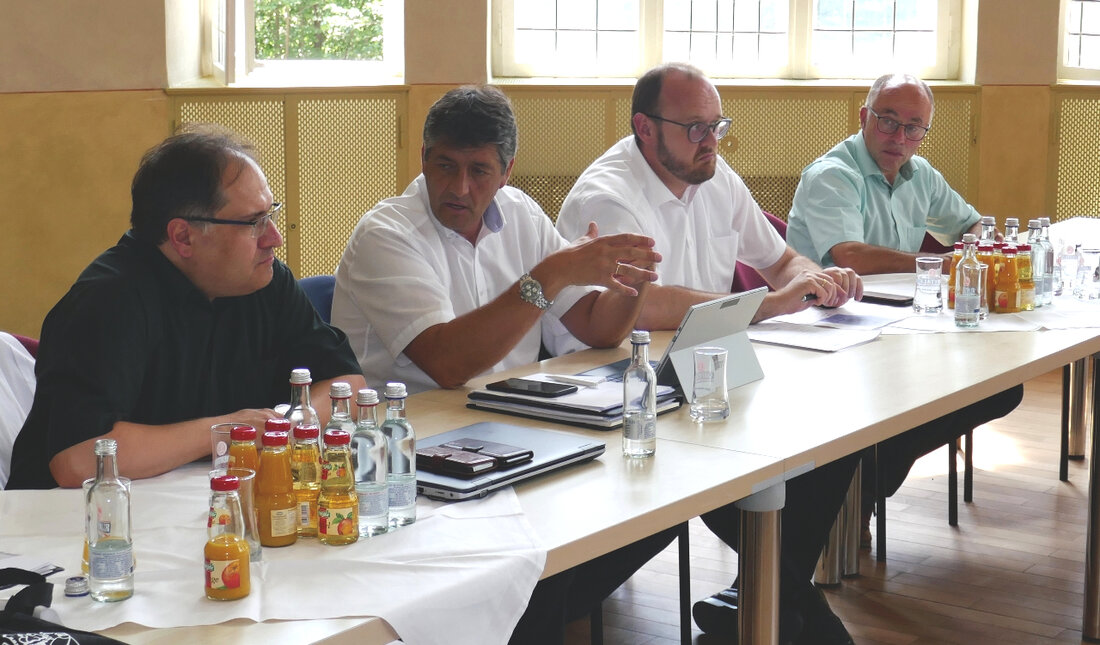 Wöllershof. „Die Psychiatrie ist für die Telemedizin am besten geeignet“, dies legte Dr. Markus Wittmann, der ärztliche Direktor des Bezirksklinikum Wöllershof den CSU-Kreisräten ans Herz. Von Gerald Morgenstern  Der neue [&hellip;]