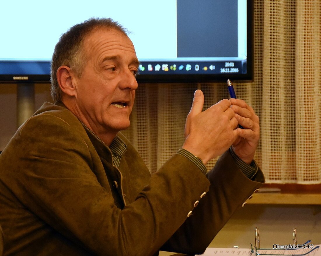 Theisseil. Eine ganze Reihe von Stellungnahmen hatten die Träger öffentlicher Belange zum Bebauungsplan Letzau „Kirchberg“ abgegeben. Für Diskussionen sorgte die Neigungsrichtung von Pultdächern. Soll die Neigung nur parallel zum Hang [&hellip;]