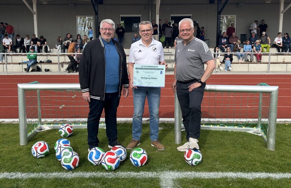 Kemnath. Der langjährige Vorstand des SVSW Kemnath, Wolfgang Weber, erhielt mit dem DFB-Ehrenamtspreis die höchste Ehrenamtsauszeichnung des DFB. Er wurde jetzt auch noch in den elitären "DFB-Club 100" aufgenommen.