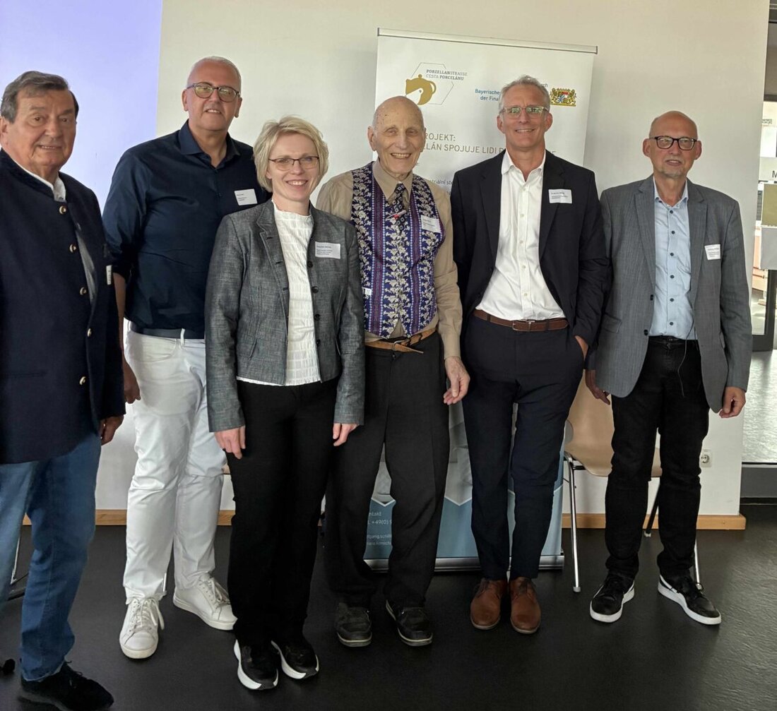 Mitterteich. Der Verein Porzellanstraße lud zum ersten Tourismusworkshop ins Museum Mitterteich; 50 Gäste suchten Ideen für grenzüberschreitenden Porzellantourismus. Studien und Praxis gaben Impulse für Zukunft und Vernetzung.