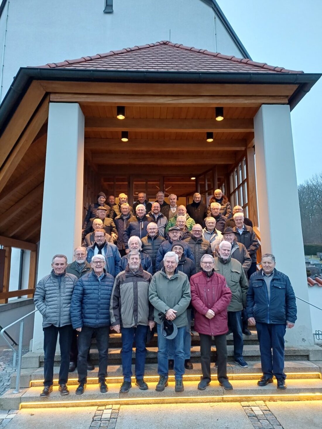 Weiden. Die OWV-Wurzelstolperer beendeten ihr Jahr mit Andacht und kurzem Rückblick. Unter Leitung von Hans Hirschmann schafften 30 Senioren 51 Touren und 460 Kilometer; im Schnitt 18 Teilnehmende bei Strecken von neun Kilometern.