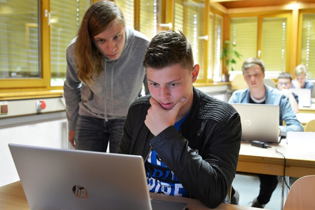 Parkstein. Einen Taschenrechner oder ein Spiel selbst programmieren? 13 Jugendliche bekamen in den Pfingstferien dazu die Möglichkeit. Das Programm „Young Talents IT“ der WITRON Gruppe gibt Schülerinnen und Schülern die [&hellip;]