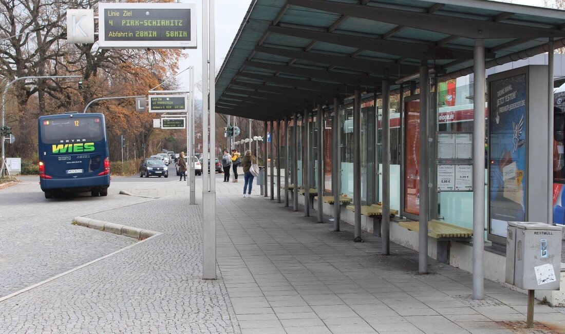 Weiden. Pure Zerstörungswut haben Unbekannte am ZOB in Weiden ausgelassen. Wer ist für den Schaden verantwortlich? 