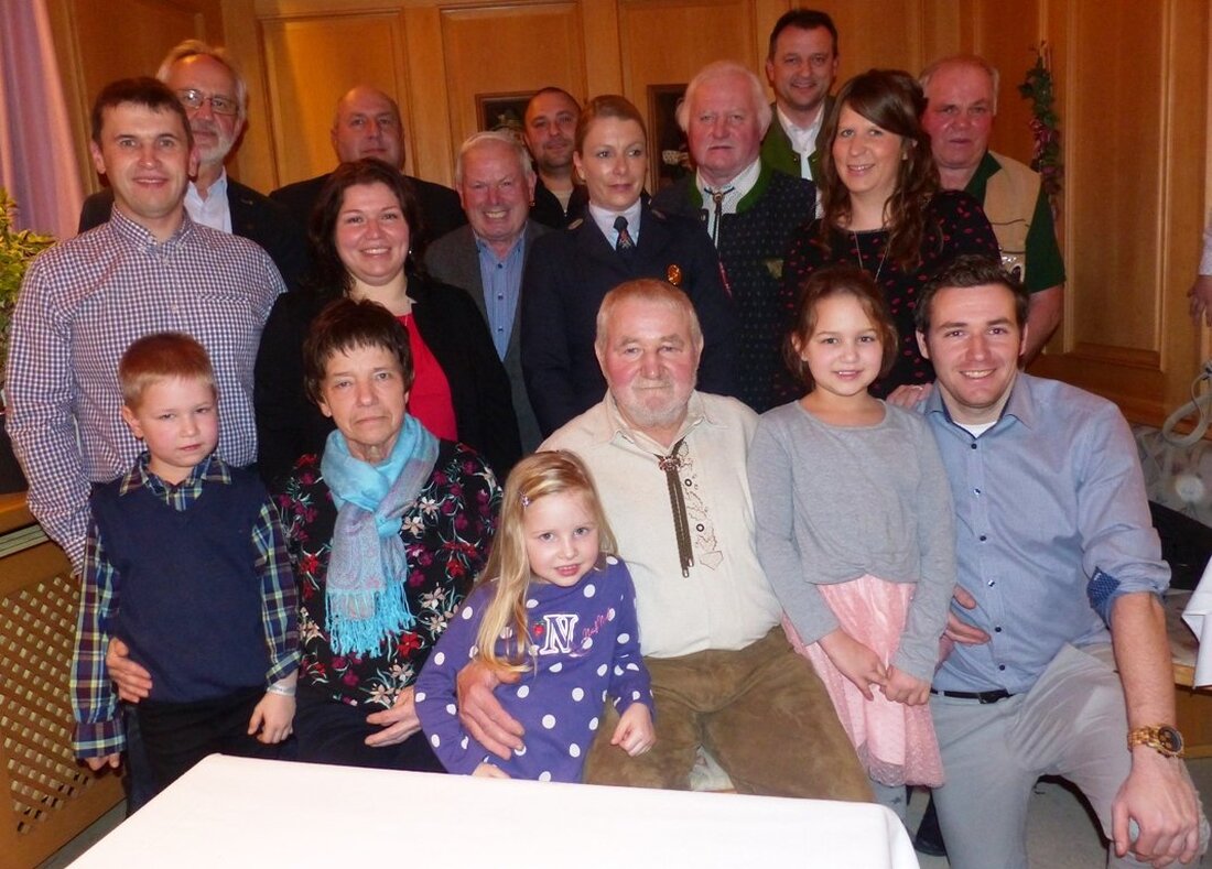 Leuchtenberg. Viele Gratulanten kamen zum 70. Geburtstag von Josef Hartwig. Die Power Point-Präsentation, die sein Sohn Johannes entworfen hatte, zeigte den „Vollprofi-Opa“ mit seinen Enkeln. Dabei wurde schnell klar: Der [&hellip;]