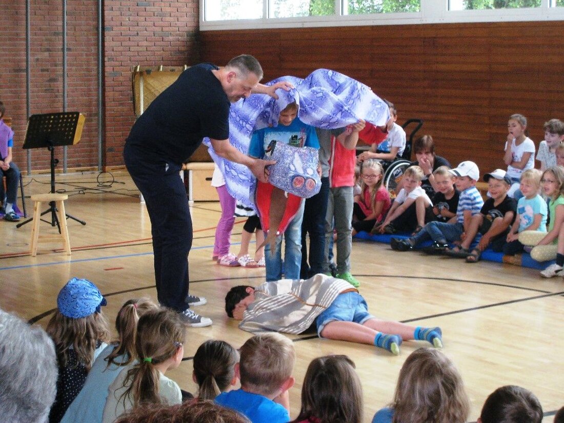 Püchersreuth/Wurz. Eine Oper in der Grundschulturnhalle, ausgebildete Opernsänger, und dann durften die Zuschauer auch noch mitspielen – wo gibt es denn so etwas? Natürlich in Püchersreuth! Von Tom Kreuzer Die [&hellip;]