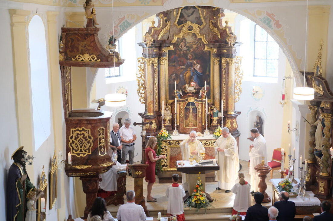Speinshart. Beim Patrozinium von St. Anna feierte die Pfarrgemeinde den Abschluss der zehn Jahre währenden, 900.000 Euro teuren Sanierung. Ein voller Festgottesdienst mit Abt em. Kugler setzte ein starkes Zeichen der Gemeinschaft.