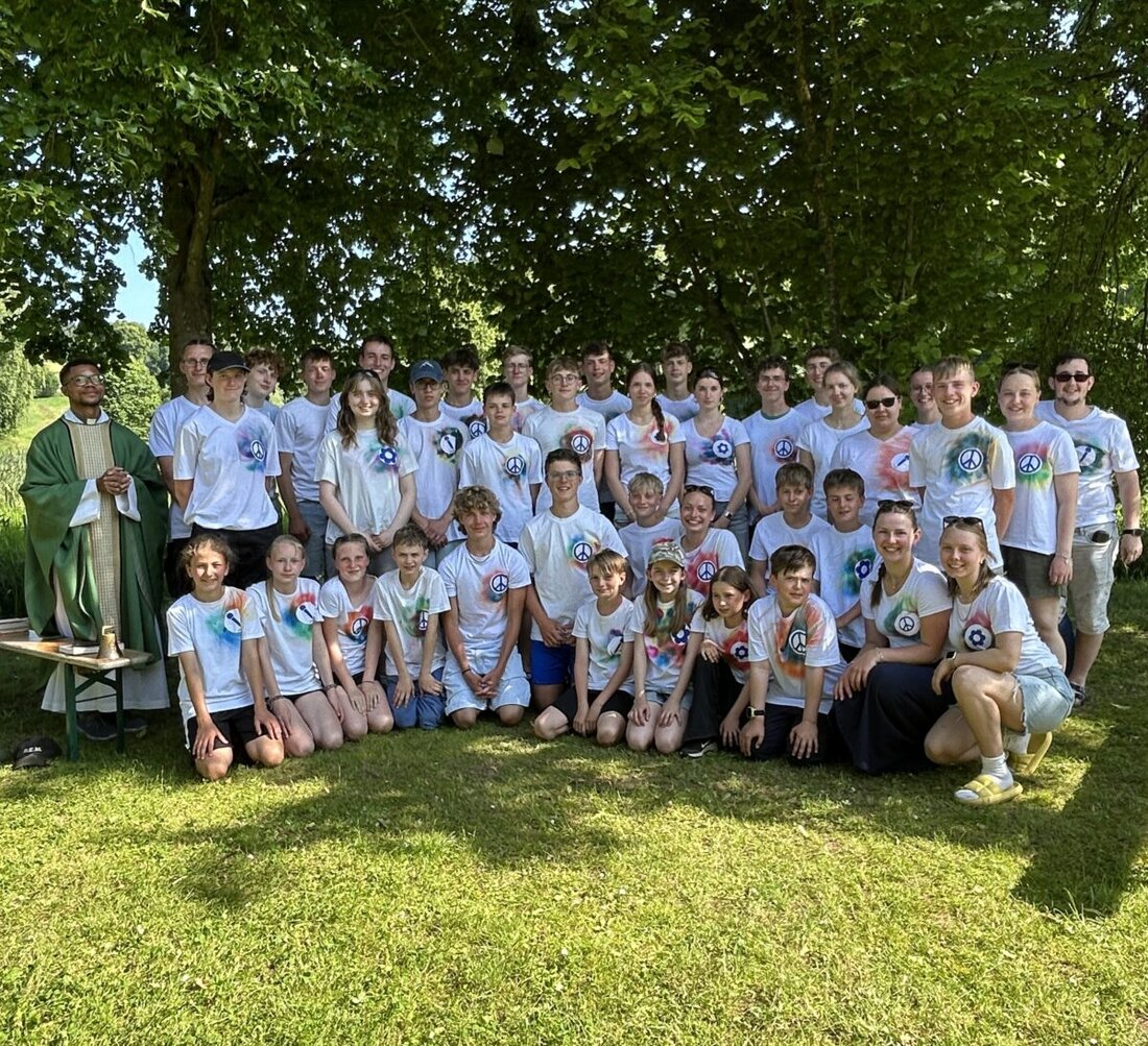 Gleiritsch. Ministranten erleben abwechslungsreiches Zeltlager mit Themen wie Zeitreise, kreativen Aufgaben und Gemeinschaftsspielen. Höhepunkte waren ein Rollenspiel, Nachtwanderungen und ein Freiluftgottesdienst zum Abschluss.