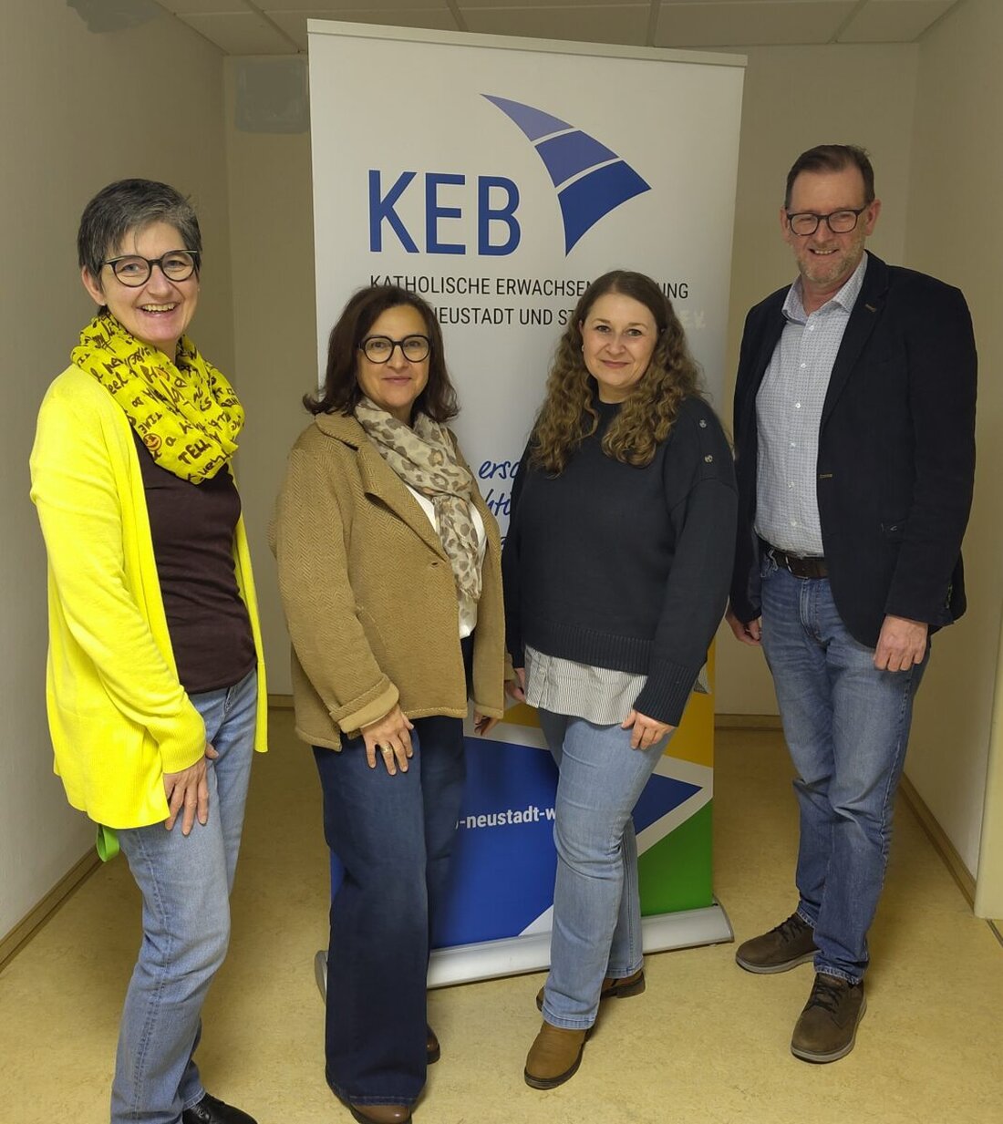 Weiden. Die KEB Neustadt-Weiden begrüßt die neue Bildungsreferentin Cornelia Hoffmann und stärkt ihr Team. Sie setzt auf Social Media, junge Erwachsene und bereitet das 50. Jubiläum des Regensburger Eltern-Kind-Programms vor.