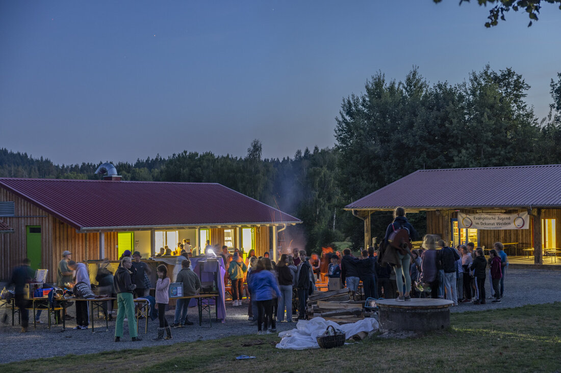 Weiden. Die Evangelische Jugend lädt zu zwei Zeltlagern in Plößberg ein: Small vom 2. bis 12. August, Large vom 15. bis 25. August. Thema ist „Uuuuuuund Action!“; freie Plätze warten, Anmeldung online möglich.