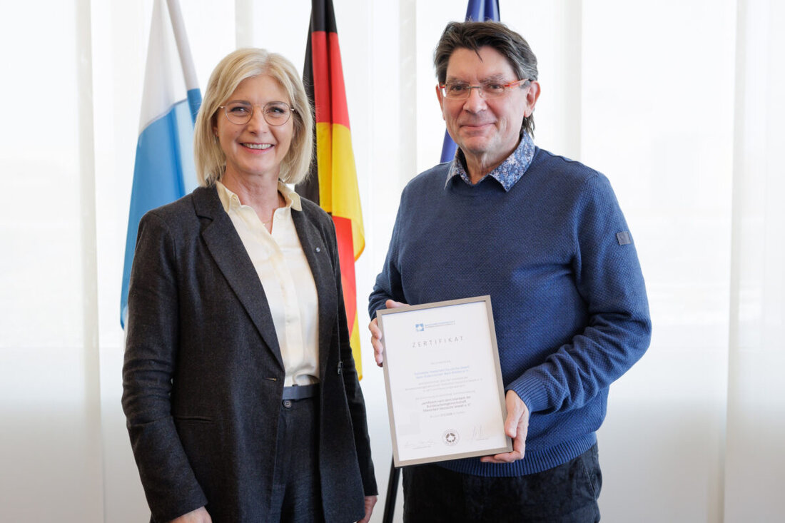 München/Weiden. Am Montag wurden 13 bayerische Fachstellen für Täterarbeit – Häusliche Gewalt im Staatsministerium zertifiziert.