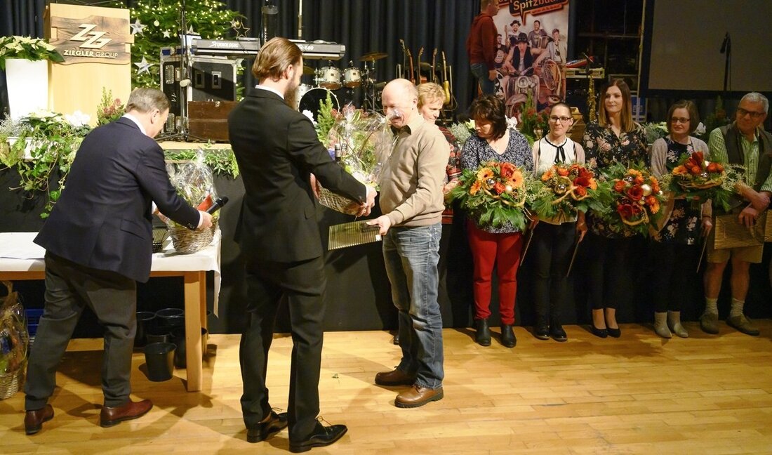 Plößberg/Tirschenreuth. Rekordbeteiligung bei der Weihnachtsfeier der Ziegler Group im Kettelerhaus. Knapp 900 Mitarbeiter aus 18 verschiedenen Standorten bundesweit angereist feierten mit.&nbsp; „Der bislang höchste Wert an Zusagen seit Bestehen des [&hellip;]