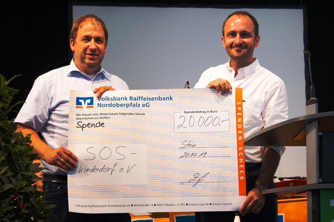 Plößberg/Immenreuth. Eine ganz schöne Summe kam durch den Verkauf von Bio Kinder-Erde bei der Ziegler GmBH zusammen. 30 Cent pro Packung gingen jetzt an das SOS Kinderdorf. Im Zuge des [&hellip;]