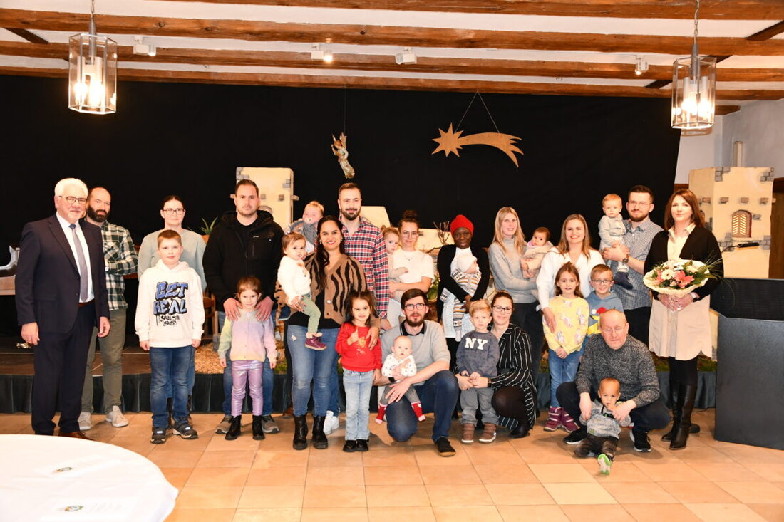 Burglengenfeld. Elf Familien erhielten Mitte Dezember jeweils 750 Euro von der Betty und Hanns Zierer-Stiftung. Die Förderung ist Teil des Engagements der Stiftung, Familien und soziale Projekte zu unterstützen.