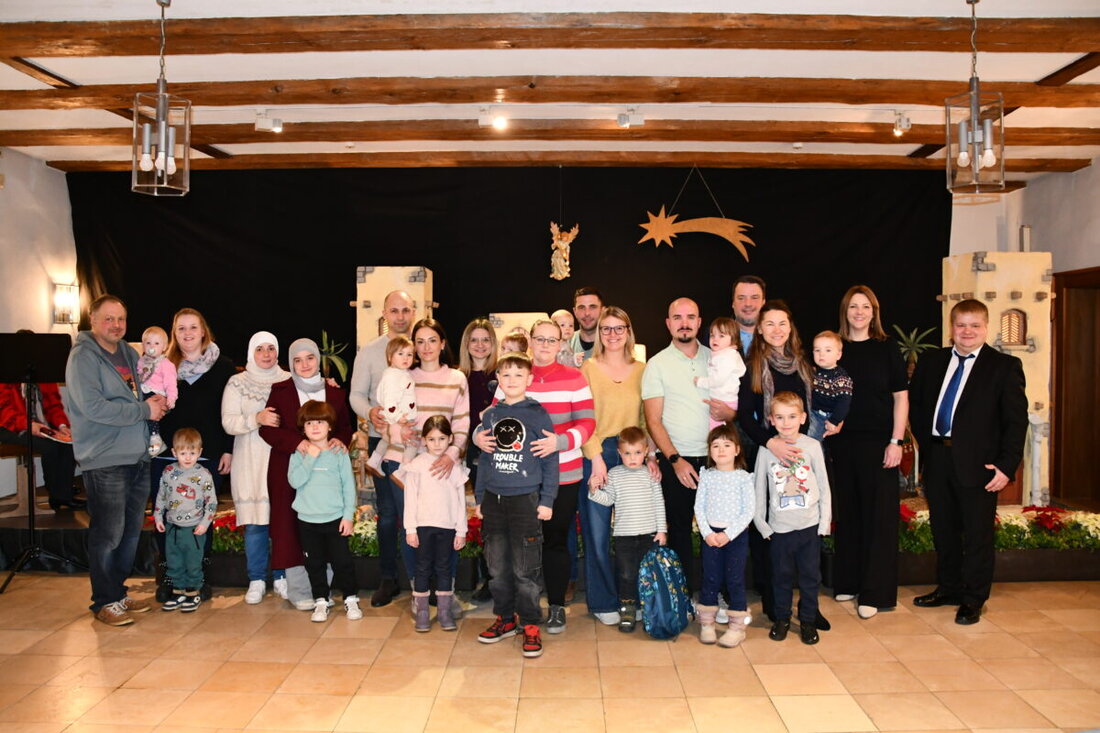 Burglengenfeld. Acht Familien erhielten im Rathaussaal eine Ausstattungsbeihilfe von 750 Euro. Die Mittel stammen aus der Betty und Hanns Zierer-Stiftung und werden jährlich nahe dem 17. Dezember vergeben.