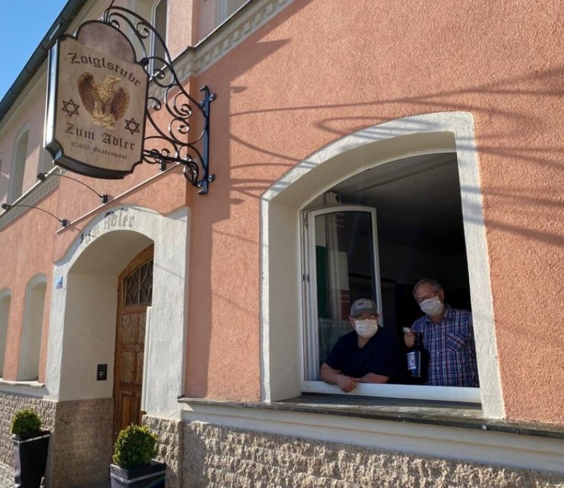 Grafenwöhr. „Zoigl to go“ – das bietet die Zoiglstube „Zum Adler“ jetzt an. „Wir können doch den guten Zoigl nicht wegschütten“, sind Christian und Hans Biersack überzeugt und rufen ihre [&hellip;]