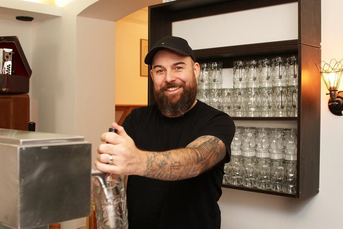 Weiden. Urig, gemütlich, übersichtlich und schmackhaft: Der Weidener Gastronom Thomas Bauer eröffnet in der Innenstadt seine neue Zoigl-Stubn „Zum Kulbalzer“. Einfache Holztische und -stühle, natürlich im Corona-Sicherheitsabstand aufgestellt. Eine mit [&hellip;]